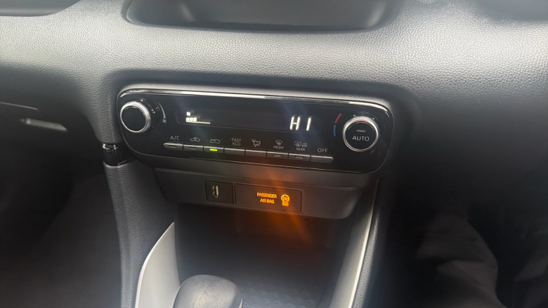 Toyota Yaris 1.5 Hybrid Design 5dr CVT Hybrid Hatchback